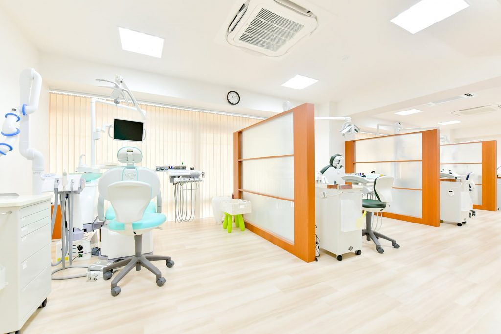 加工しなくても、歯科医院の清潔なイメージの写真撮影がオーケー。